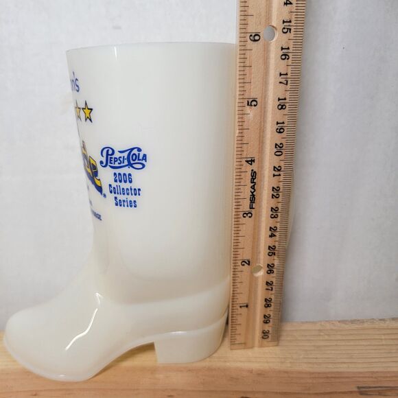 Dolly Parton's 2006 Dixie Stampede Plastic Boot Mug Souvenir - Picture 9 of 9